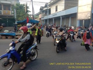 Unit Lantas dan Sabhara Polsek Tanjungsari Rutin Lakukan Pengaturan Lalin